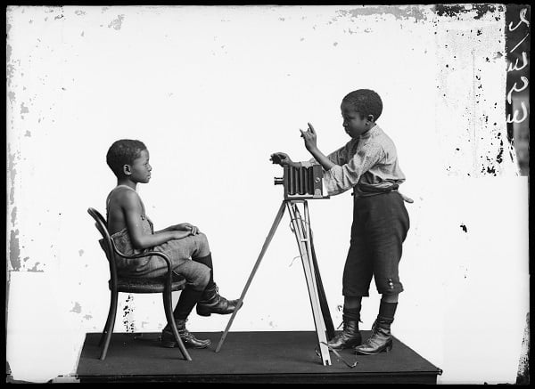 Albert Jonas and John Xiniwe, The African Choir. London Stereoscopic Company (1891). Courtesy of © Hulton Archive/Getty Images.