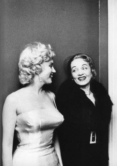 Marilyn_Monroe_&_Marlene_Dietrich