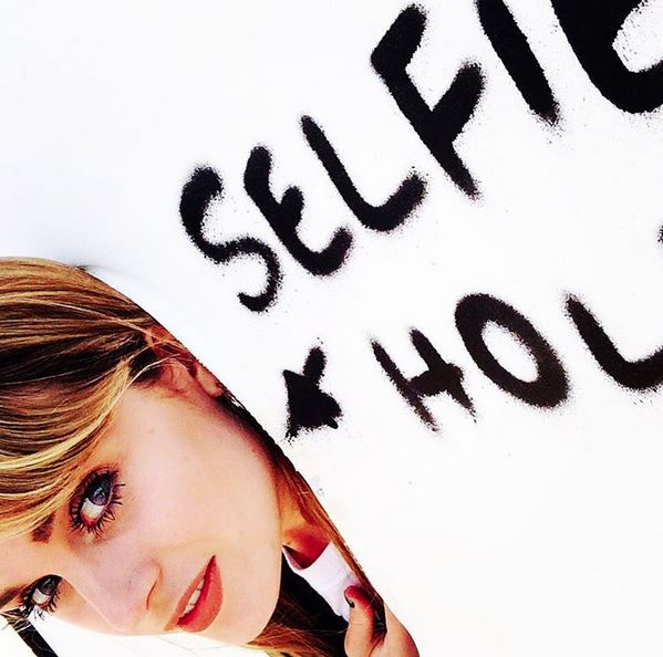 A tourist at Dismaland's "selfie hole."  Photo: Instagram/@feyeo