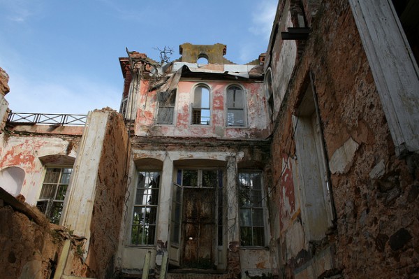 The house is in a bad state of disrepair after years of neglect. Photo: Hürriyet