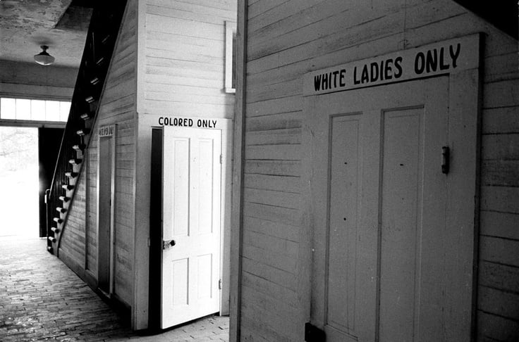 Bob Adelman, <em> Louisiana. Clinton. 1964. Segregated bathrooms in the city courthouse</em>. Photo: © Bob Adelman/Magnum Photos.