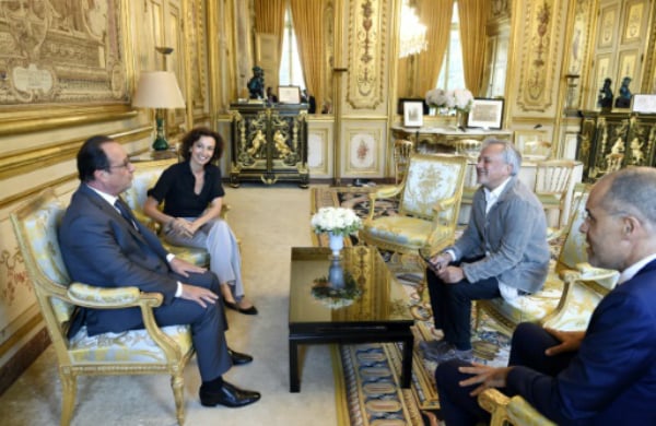 French President François Hollande met with artist Anish Kapoor at the Elysée palace in Paris on September 8 2015 Photo; AFP/Alain Jocard via Le Parisien