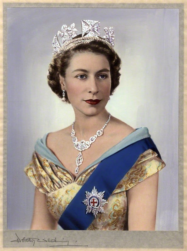 Dorothy Wilding, Queen Elizabeth II, hand-colored by Beatrice Johnson, (1952). Photo: © William Hustler and Georgina Hustler, courtesy the National Portrait Gallery, London.