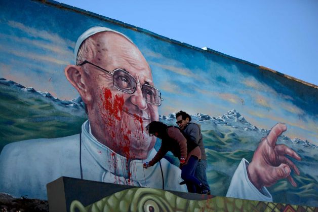 William Luna and Guillermo Rodriguez's Pope Francis mural in El Alto, Bolivia, was vandalized. 
