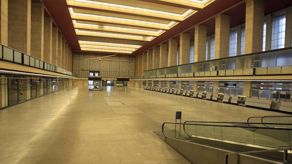 The departure hall at Tempelhof Airport where the dinner and charity auction will take place. Photo: BZ Berlin