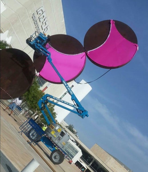 Public sculpture by Menashe Kadishman, updated to raise awareness of breast cancer. Photo: via Time Out Tel Aviv