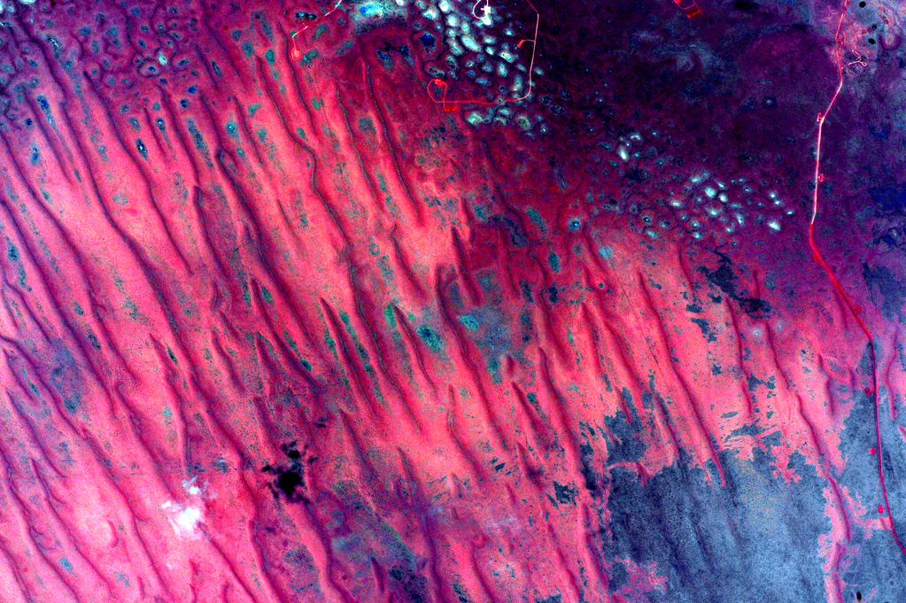 "#EarthArt in one pass over the #Australian continent. Picture 10 of 17. #YearInSpace." Photo: Scott Kelly, courtesy NASA. 