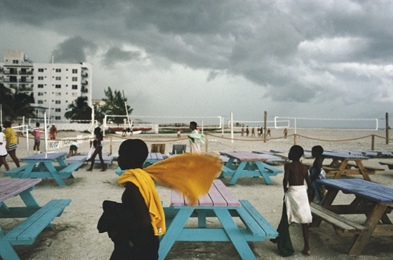Alex Webb, Miami Beach (1989).