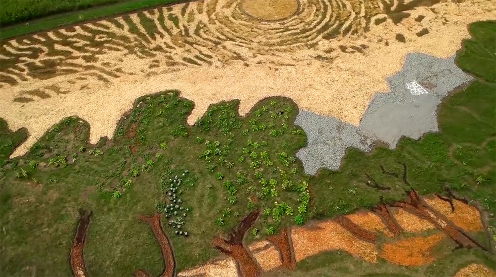 The museum commissioned landscape artist Stan Herd to recreate van Gogh's masterpiece. Photo: thisiscolossal.com