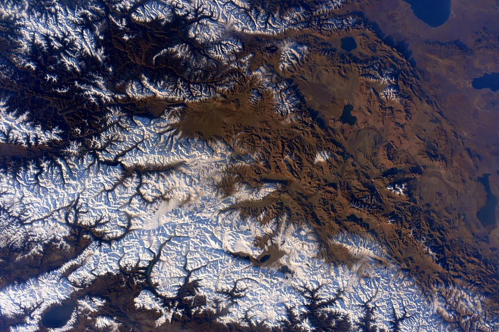 "Woke up to the #Himalayas outside our window this morning. #GoodMorning and #HappyFriday! #YearInSpace."Photo: Scott Kelly, courtesy NASA. 