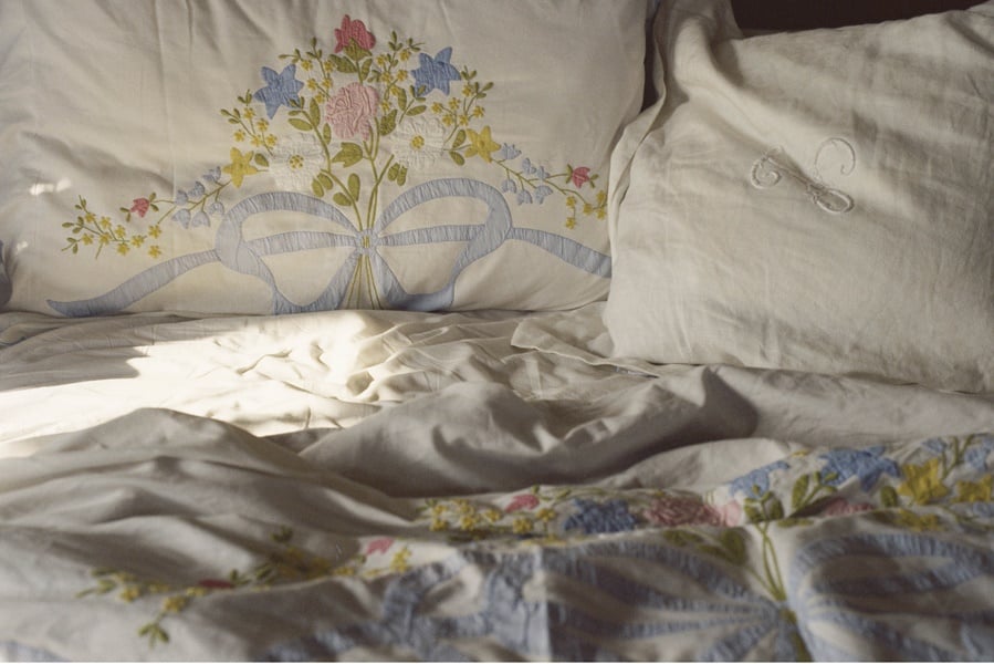 Mary McCartney, Mum’s Side of the Bed, Sussex, (1998). C-Type Print © Mary McCartney. Courtesy Gagosian Gallery. 