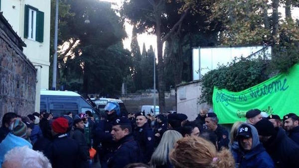 Italian police raided a migrant center in Rome earlier this week.<br>Photo: via La Stampa.