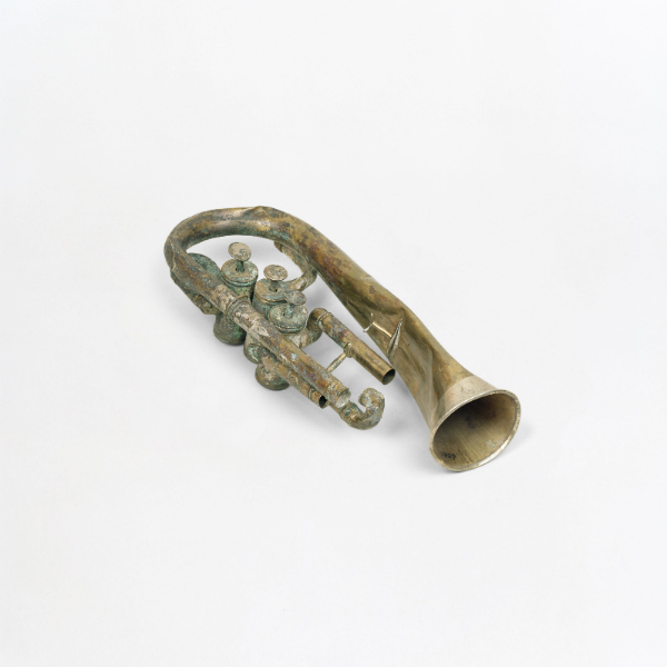 Horn (ruin), Salvaged from the alte Münze bunker, Berlin, 1945 <br> Photo: Collection Musikinstrumenten-Museum Berlin 