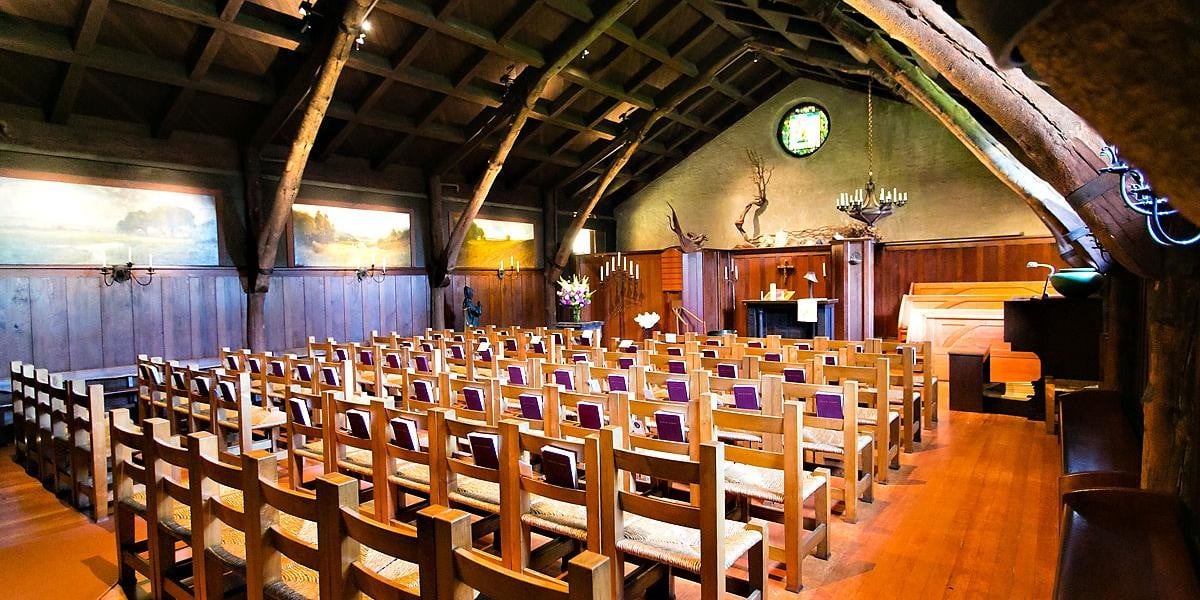The interior of the Swedborgian Church of San Francisco. Photo: Grace Havlak via wedding-spots.com
