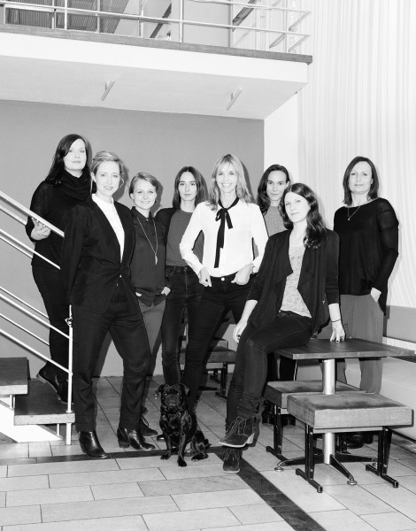 TzK Editorial team, (from left): Susann Kowal, Caroline Busta, Gwendolyn Detroy, Elena Cheprakova, Isabelle Graw, Laura Schusinski, Hanna Magauer, Sabine Offenbach Photo: Christian Werner 