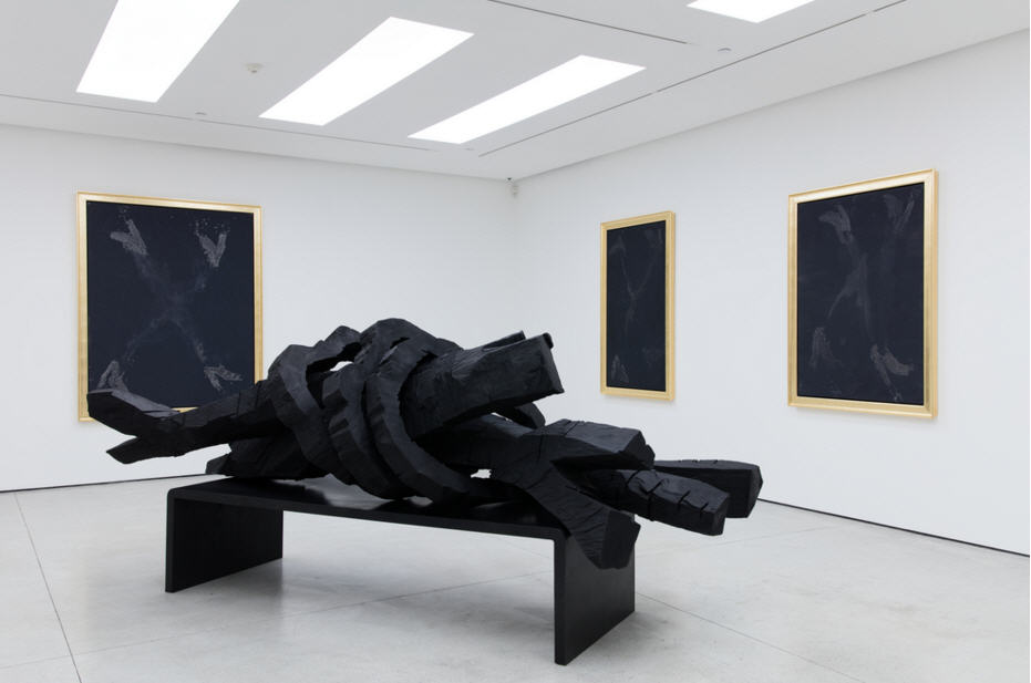 Georg Baselitz, Installation View (2015). Courtesy of White Cube. 