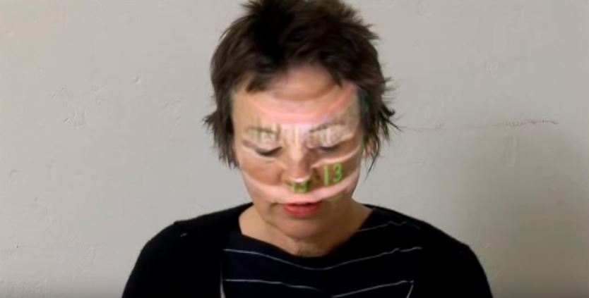 Laurie Anderson in Sophie Calle's video Prenez Soin de Vous, Arles, Actes Sud (2007). Image: Courtesy of YouTube.