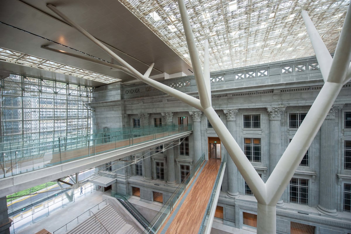 Bridges connecting the former Supreme Court and City Hall buildings.<br>Photo via National Gallery Singapore.