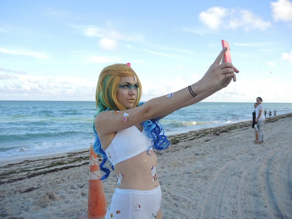 Kate Durbin, Hello Selfie, a performance at PULSE Miami Beach. Photo: Sarah Cascone.