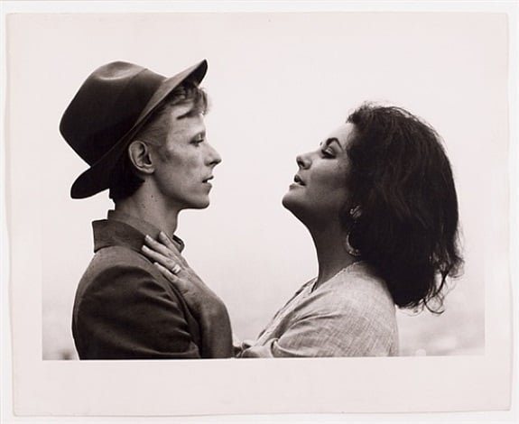 Terry O'Neill , Elizabeth Taylor / David Bowie, 1974 (1974). Photo: Artnet.
