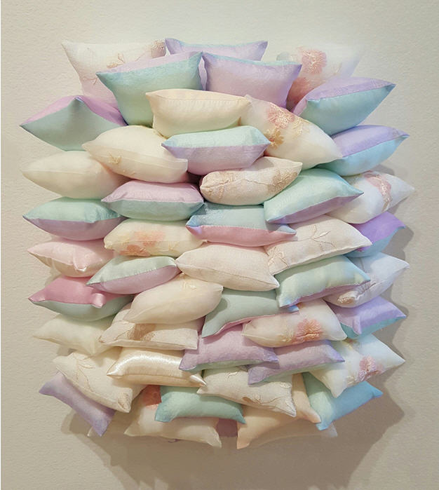 Hyemin Lee, Pillows (2016). Courtesy of Gallery Em.