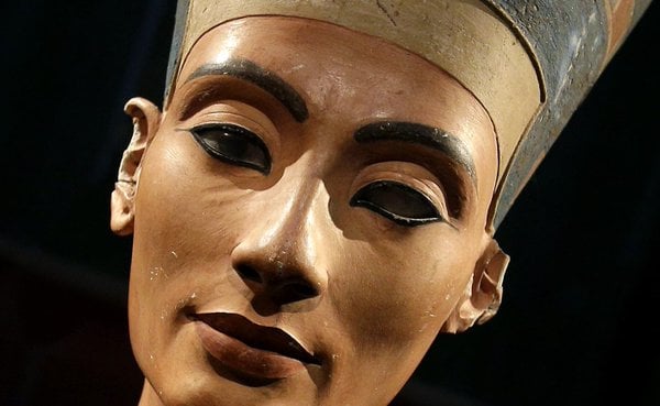 The Nefertiti bust displayed in the exhibition "In the Light of Amarna" at the Neues Museum in Berlin. Photo: Michael Sohn/AFP/Getty Images.
