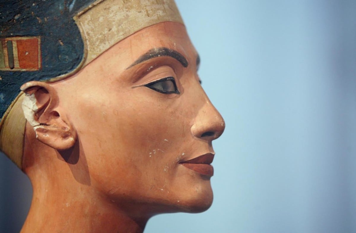 The Nefertiti bust displayed at the AtlesMuseum in Berlin. Photo: Sean Gallup/Getty Images.