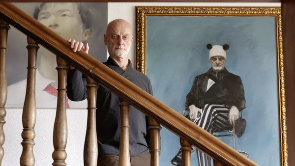 Uli Sigg with a portrait of himself created by Zhao Bandi in a film still from the documentary film <em>The Chinese Lives of Uli Sigg</em>. <br>Photo: <em>The Chinese Lives of Uli Sigg</em>.