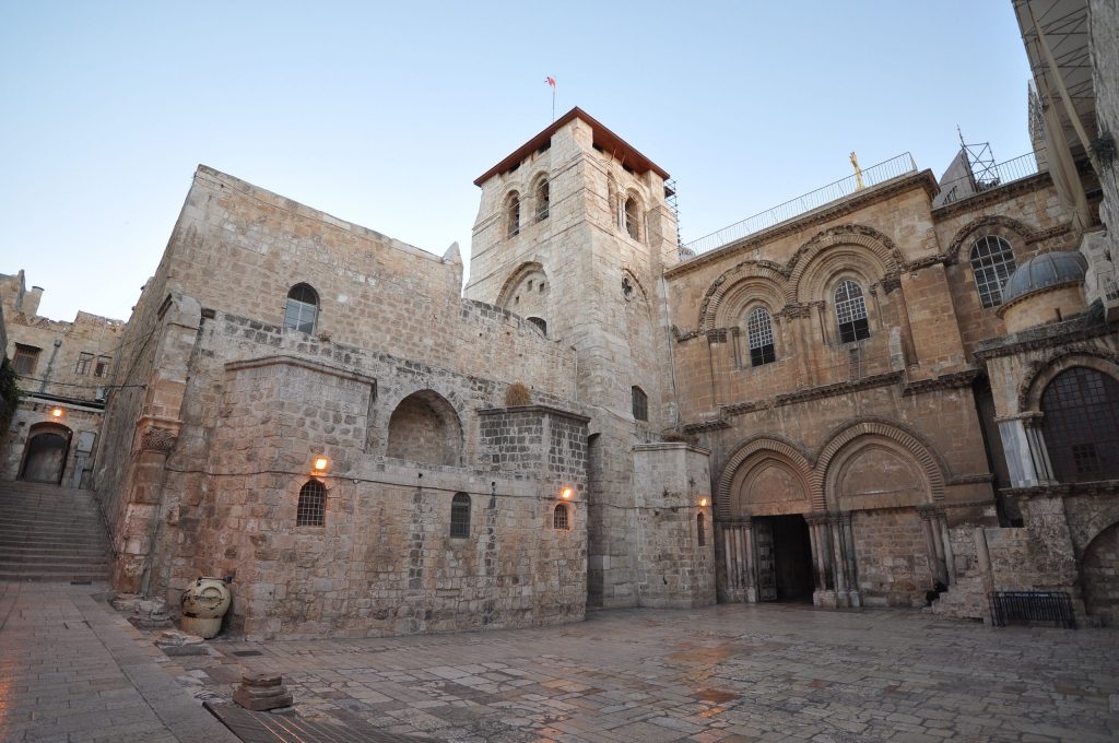 The Church of the Holy Sepulchre, Jerusalem. Photo by Jorge Lascar, Creative Commons <a href=https://creativecommons.org/licenses/by/2.0/deed.en target="_blank" rel="noopener">Attribution 2.0 Generic</a> license.