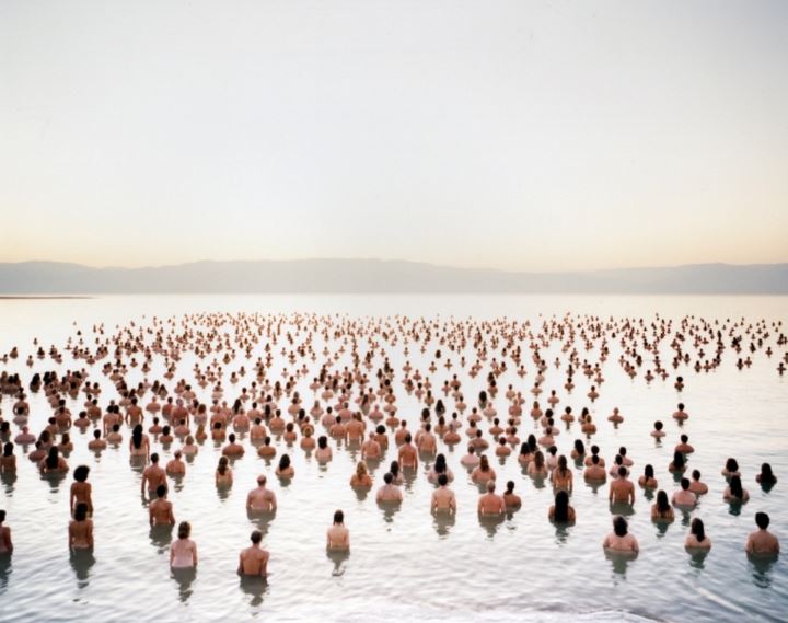 Spencer Tunick, Dead Sea 6 (2011). Photo: Spencer Tunick. 