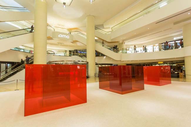 Larry Bell, "Pacific Place," installation view. <Br>Photo: courtesy Swire Properties and United Talent Agency.