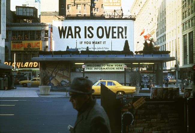 Yoko Ono et John Lennon, WAR IS OVER! (IF YOU WANT IT) (1969). Photo: Yoko Ono.