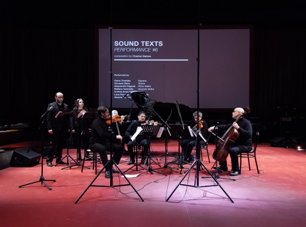Charles Gaines, Sound Text (2015), live performance, 56th Venice Biennial, Venice, Italy, (2015). Photo: Alberto Sinigaglia, courtesy the artist.