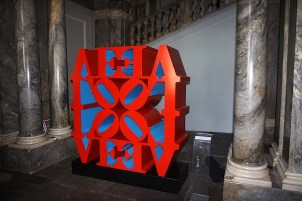 Robert Indiana, Love Wall (Red Blue) (1966-2007). Photo: Courtesy of Galerie Gmurzynska.