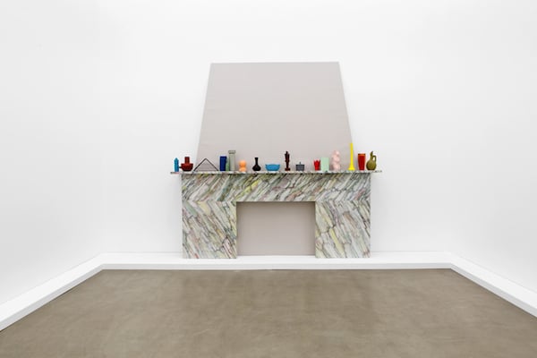 Lucy McKenzie & Laurent Dupont<i>Fireplace & 19 objects </i>(2015)<br> Photo: Galerie Meyer Kainer