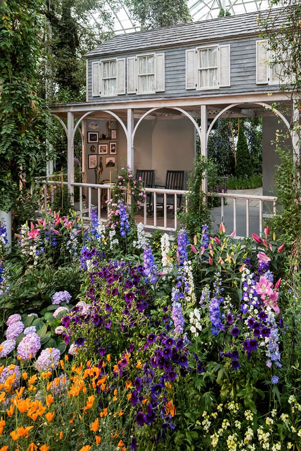 Installation view of "Impressionism: American Gardens on Canvas" at the New York Botanical Garden. Courtesy of the New York Botanical Gardens, © Robert Benson Photography.