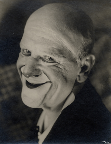 UMBO, <i> Grock, </i> from the series "Clown Grock", (1928-1929). Courtesy Sprengel Museum Hannover, ©Phyllis Umbehr/Galerie Kicken Berlin/VG BILD-KUNST, Bonn, 2016