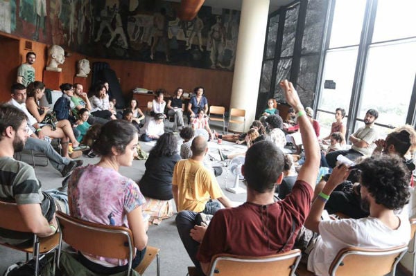 Protesters debate at the Culture Ministry in Rio de Janeiro. Photo: via Ocupa MinC RJ Facebook.