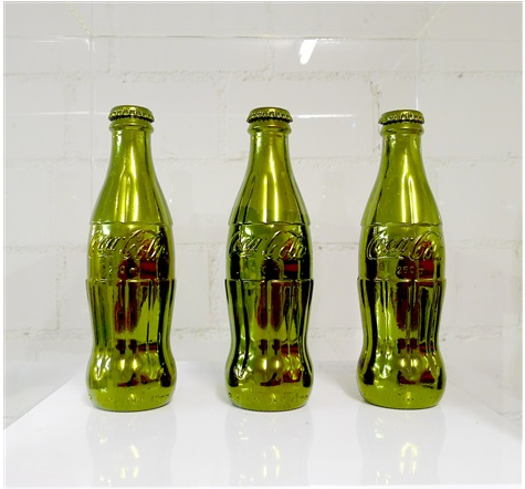 Marc Rembold, Green Gold Scarabaeus Coca-Cola 25 cl (2007–2016). Courtesy of Laleh June Galerie.