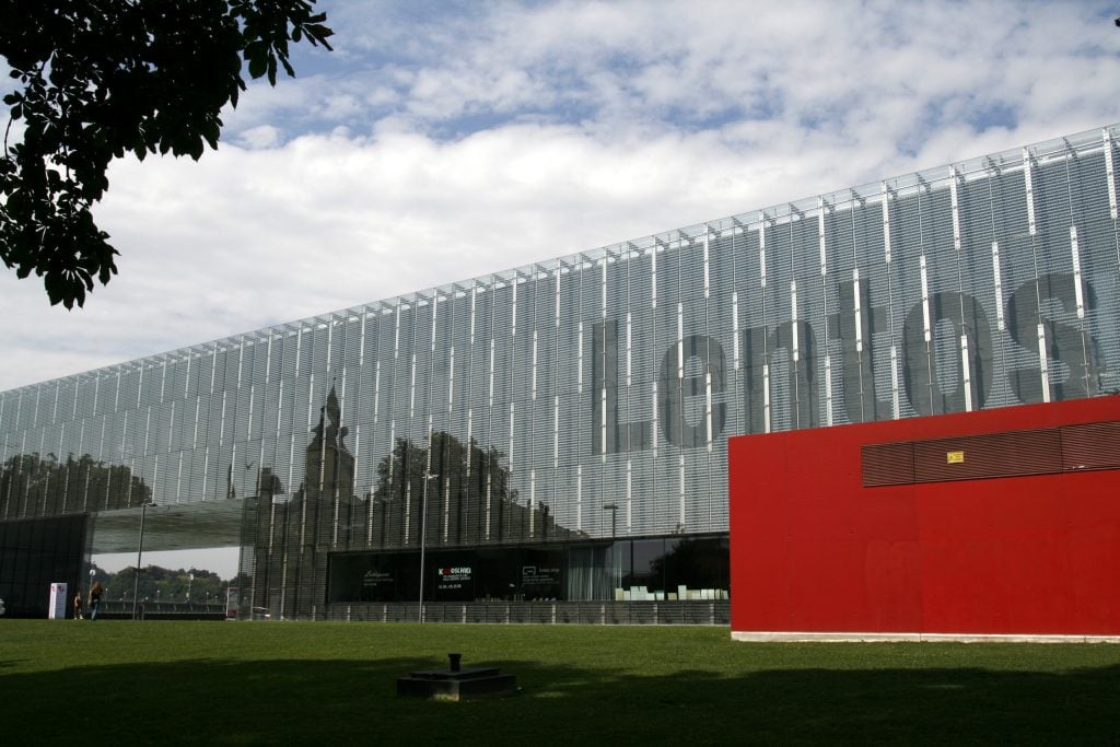 Lentos Kunstmuseum in Linz, Austria. Photo by Manfred Werner - Tsui, Creative Commons Attribution-Share Alike 3.0 Unported license.