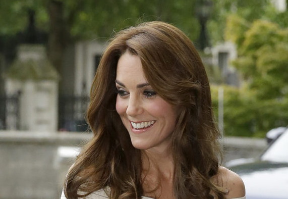Kate Middleton Stuns Presenting V&A With World's Biggest Museum Award