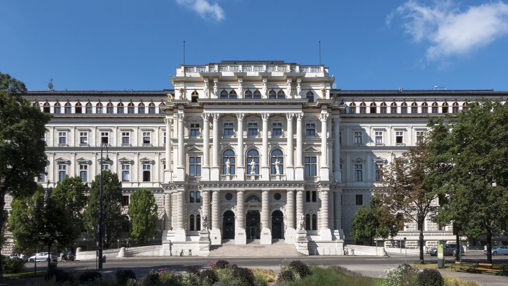 The Palace of Justice in Vienna. Photo by Gugerell, Creative Commons <a href=https://creativecommons.org/publicdomain/zero/1.0/deed.en target="_blank" rel="noopener">CC0 1.0 Universal Public Domain Dedication</a>.
