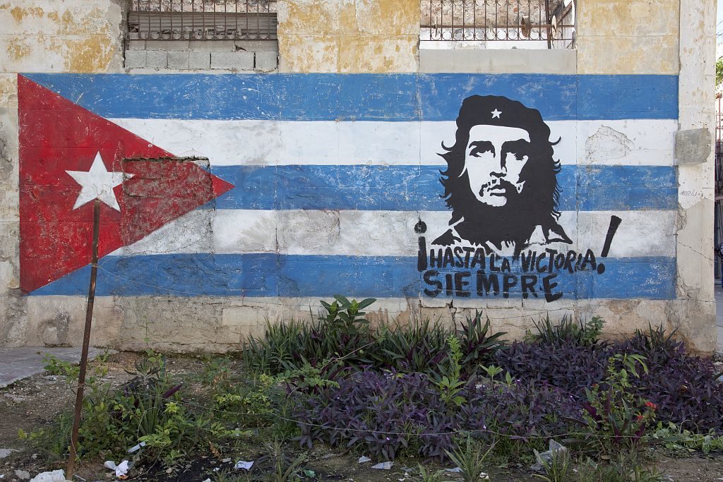 A mural showing the Cuban flag and Che Guevara in Old Havana, Cuba. Courtesy of the Library of Congress.
