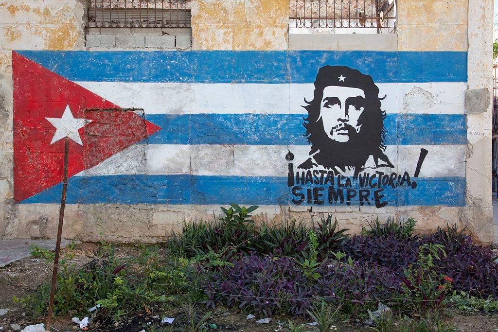 Carol M. Highsmith Archive. Hand painted mural showing the Cuban flag and Che Guevara, neighborhood in Old Havana, Cuba. Courtesy of the Library of Congress.