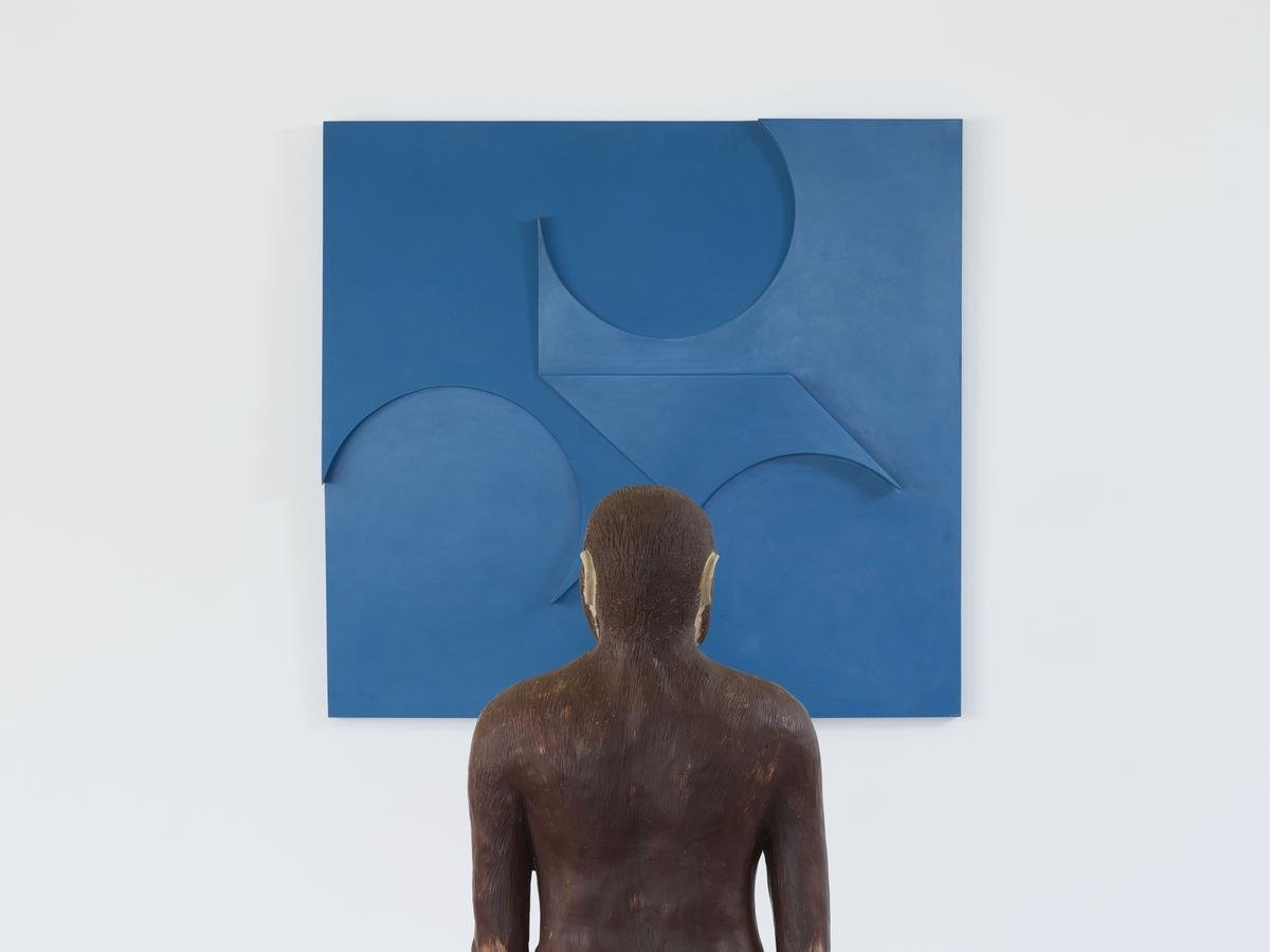 Gareth Evans, Blue No. 30, 1964 (back). Kerrz Stewart, Untitled (Lucy), 1996 (front). Photo by Anna Arca courtesy of Longside Gallery, Yorkshire Sculpture Park.