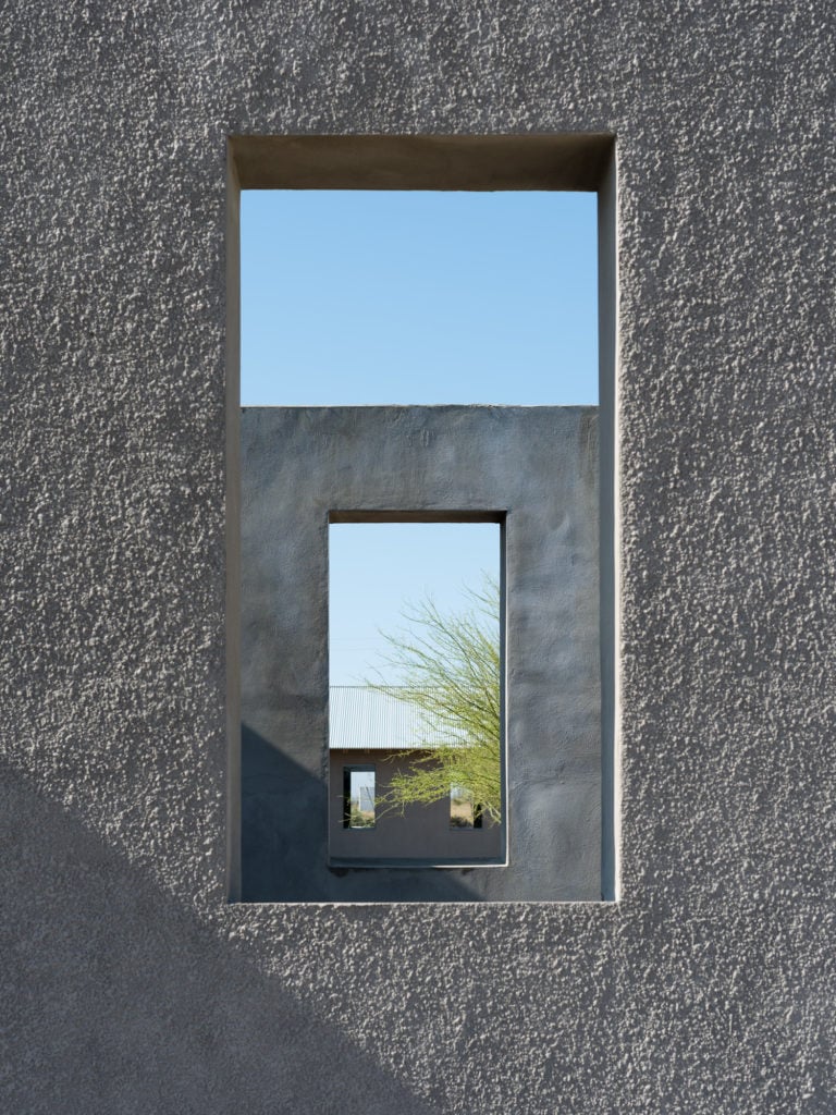Robert Irwin Project. Artwork Exterior Before Completion. © 2016 Philipp Scholz Rittermann. Courtesy of the Chinati Foundation. 