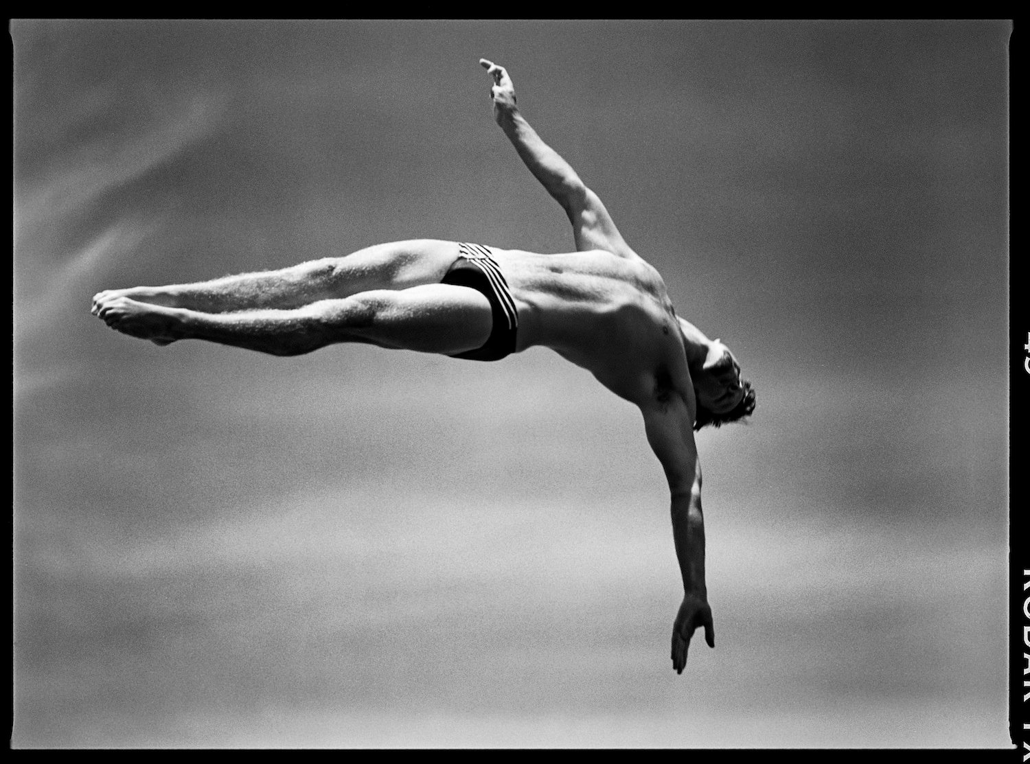 David Burnett, Platform diving, Men, Fort Lauderdale, Florida, May 1996. Courtesy of David Burnett/Anastasia Photo/Contact Press Images.