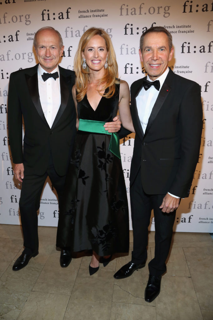 Jean Paul Agon, Olivia Walton, and Jeff Koons at the French Institute Alliance Francaise's Trophee des Arts Gala. Courtesy of photographer Sylvain Gaboury, © Patrick McMullan.