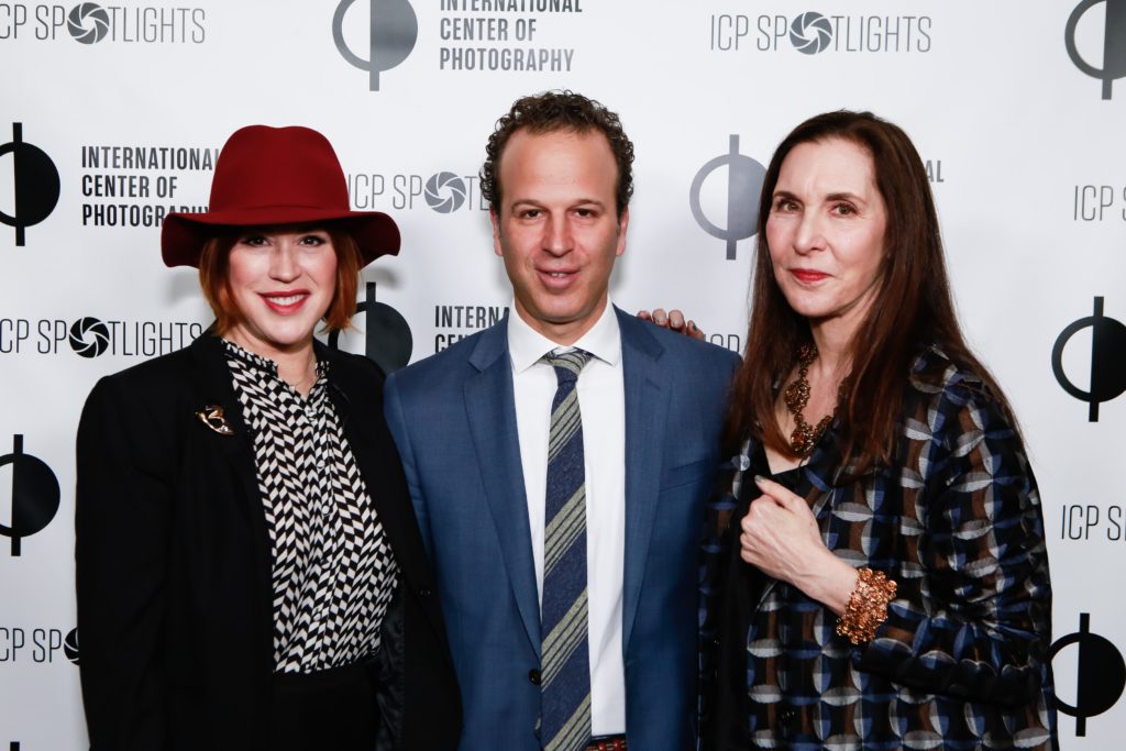 Molly Ringwald, Mark Lubell, and Laurie Simmons at the ICP Spotlights Luncheon. Courtesy of photographer Gonzalo Marroquin, © Patrick McMullan.