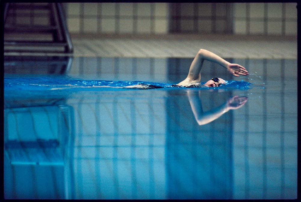 David Burnett, Synchronized Swimming, Seoul, South Korea, September 1988. Courtesy of David Burnett/Anastasia Photo/Contact Press Images.